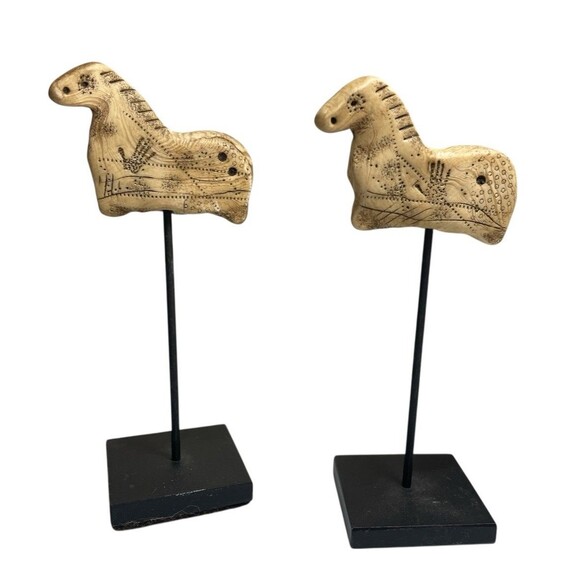 L. Udell Primitive Cave Art Horse Set 2 Polymer Faux Ivory Paleolithic Artifact - Picture 1 of 9